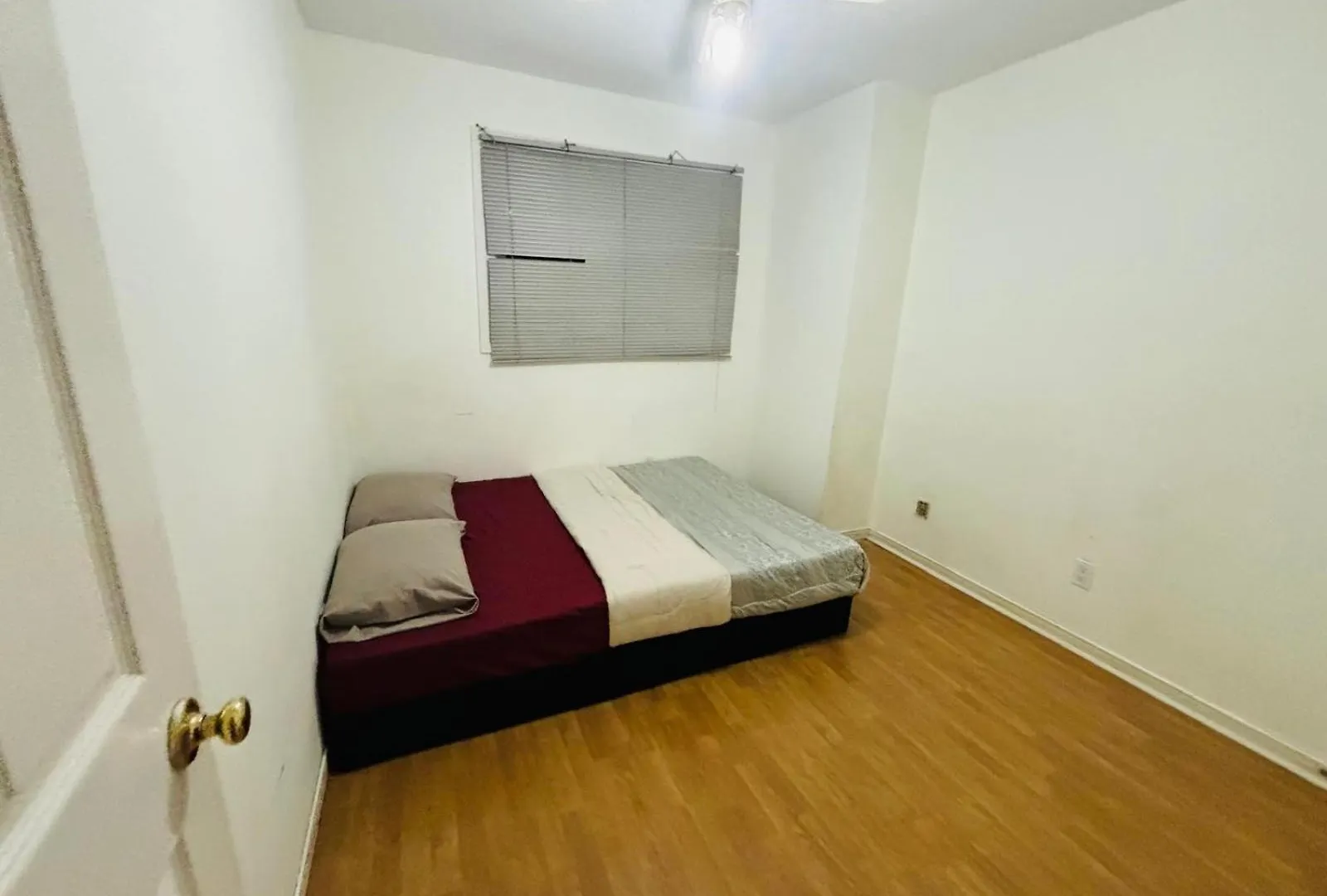 Cheap Room Near Downtown- Year End Sale Mississauga 0*,